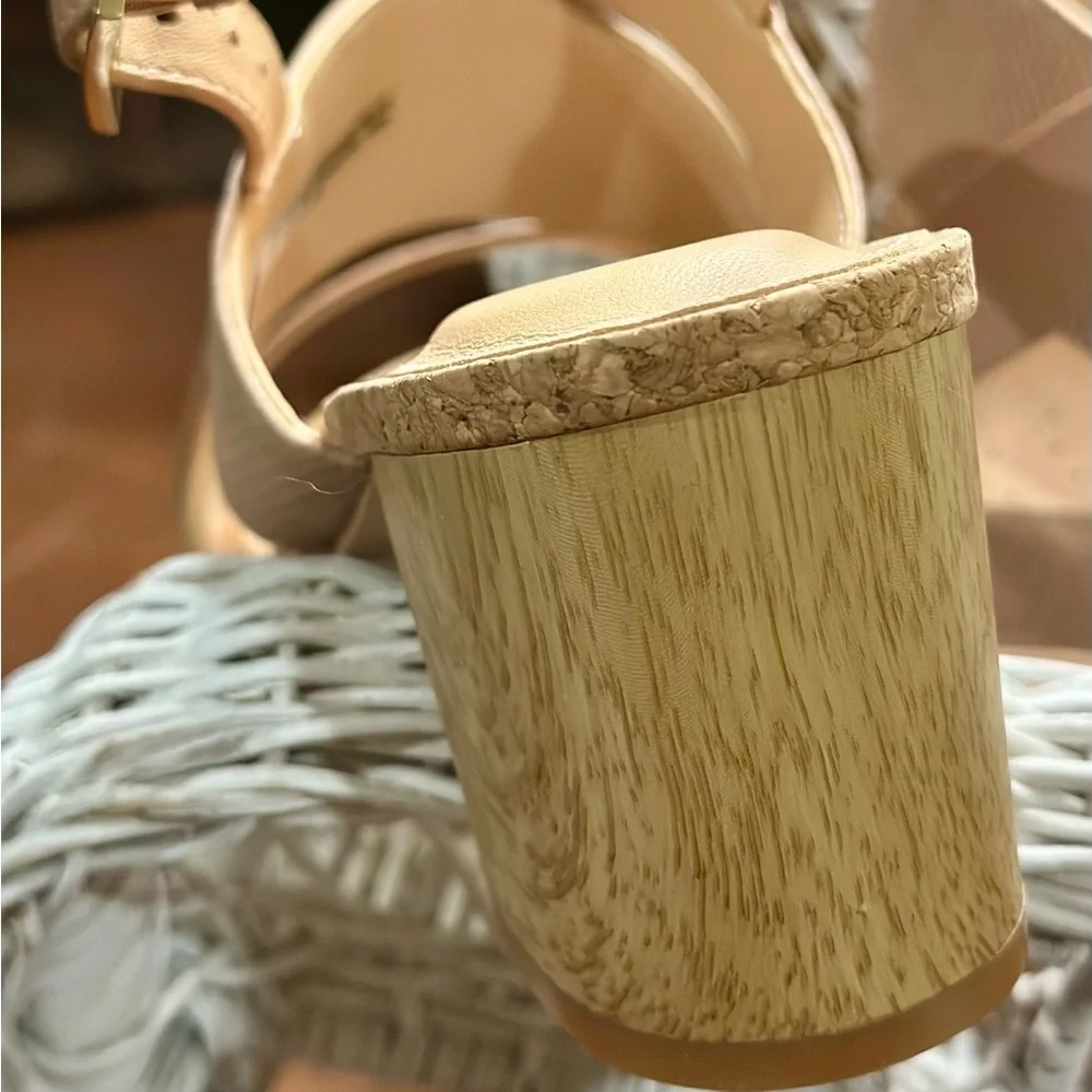 Clarks Women's Beige and Brown Sandals - Picture 5 of 10